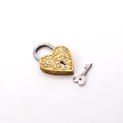 قفل دست ساز‎ ‎فولادی‎ ‎‎‎مشبک‎ ‎‎سایز‎ ‎10‎ cm‎ ‎ ‎‎طلایی‎ ‎‎طرح‎ ‎قلب‎ ‎ ‎‎‎‎